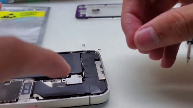 iPhone 4 battery repaired смотреть онлайн