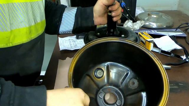 Range Rover Classic brake cylinder and servo rebuild. смотреть онлайн