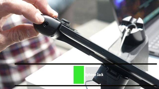 Razer Edge Gaming Handheld Review Hands On At CES 2023 смотреть онлайн