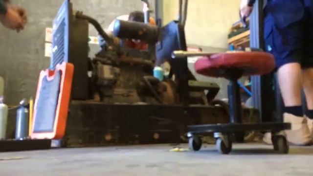 Half arsed blurry replacement of a vantage 400 rotor that cuts off early смотреть онлайн