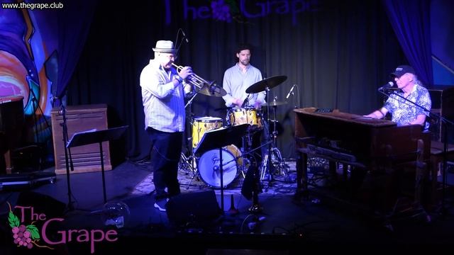 Red Young Quartet - Wayne Shorter "Adam's Apple" cover (Live at The Grape Ventura) смотреть онлайн
