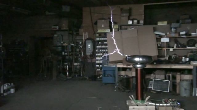 Led Zeppelin - Nobody's Fault But Mine - on my musical Tesla coil смотреть онлайн