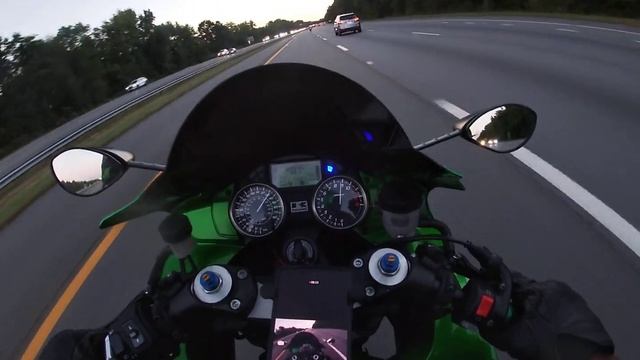 Young Rider Ripping a Tuned R6 can the Zx14r Keep up in Traffic?? смотреть онлайн