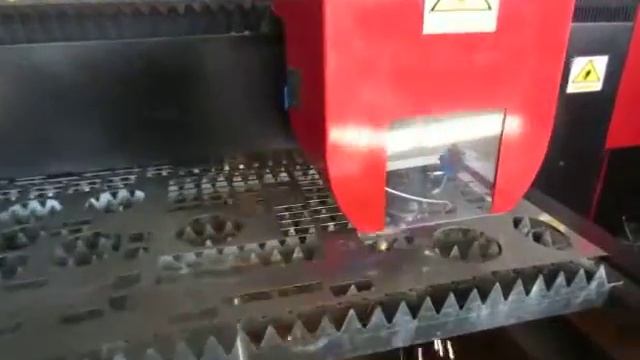 PHILICAM Video of YAG600w memachine tal laser cutting for cutting 8mm steel смотреть онлайн