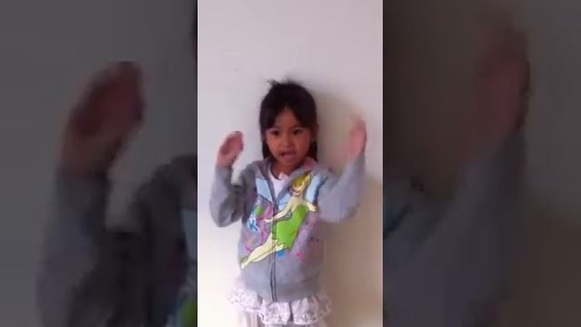 Trisha singing 5 apples in tree! смотреть онлайн