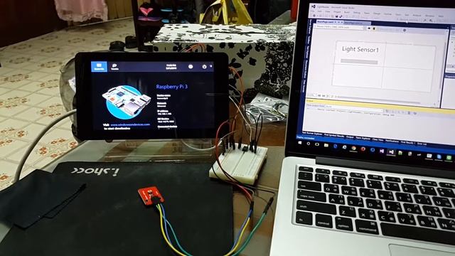 Windows IoT Core - Light Sensor Test смотреть онлайн