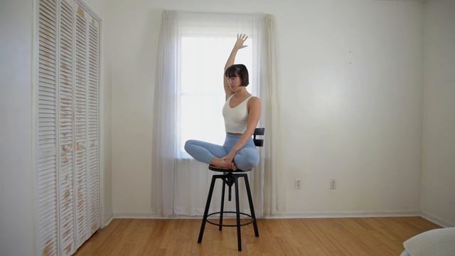 10 MIN CHAIR YOGA(at your Desk) | Posture Correction // YOGA AT THE OFFICE SERIES смотреть онлайн
