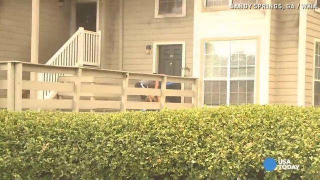 See girls dive out of window to escape massive fire смотреть онлайн