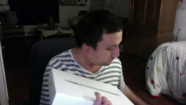 Unboxing New Macbook Air 13.3'', no boot up footage смотреть онлайн