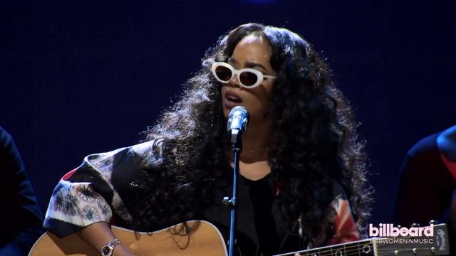 H.E.R. Performs 'Fate' At the 2022 Billboard Women In Music Awards смотреть онлайн