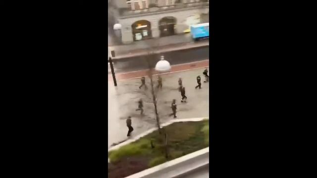 Breaking : hostages taken in an apple store in Amsterdam feb 22 2022 смотреть онлайн