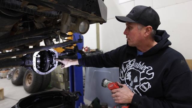 Repairing a Dana 44 axle housing and the tricks I use. смотреть онлайн