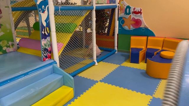 ВЛОГ для детей. Лиза в Изумрудном городке. Россошь, развлекательный центр для детей смотреть онлайн