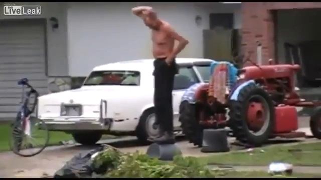 Crazy Neighbor / Crazy tractor guy смотреть онлайн