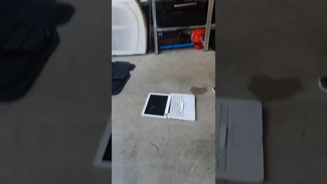 Board smashing a mac book old edition смотреть онлайн