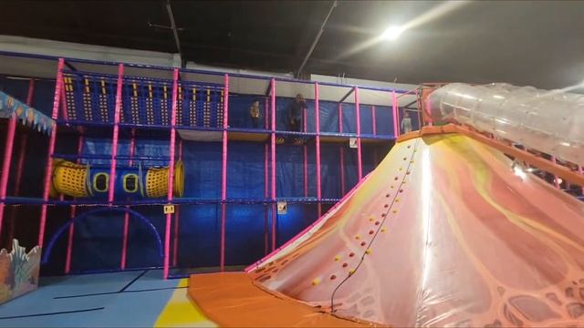 🥰😱😊Whats Inside KIDS GO Indoor Playground in Calgary |Biggest One Yet?Tunnel Slide is the Best смотреть онлайн