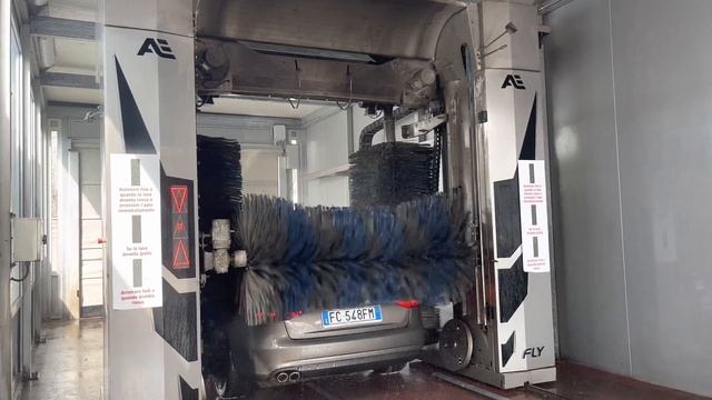 Autoequip Fly With Niagara Foam смотреть онлайн