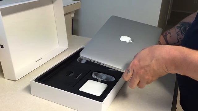 Unboxing of my new Apple 13" MacBook Pro with Retina display смотреть онлайн