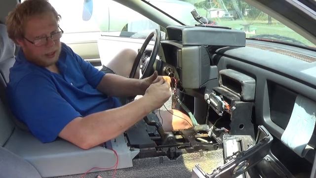 restoring a 1985 pontiac fiero (volt gauge install смотреть онлайн