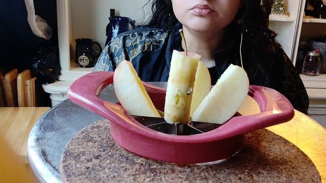 Mukbang- Apple Slices- Amature Food Show ASMR Eating Show смотреть онлайн