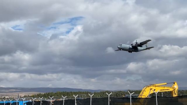 Taking off Turkish Hercules C-130 from Kayseri airport смотреть онлайн