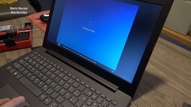 Defektes (Windows) Lenovo Consumer Notebook zerlegen und mit einer schnellen SSD upgraden! смотреть онлайн