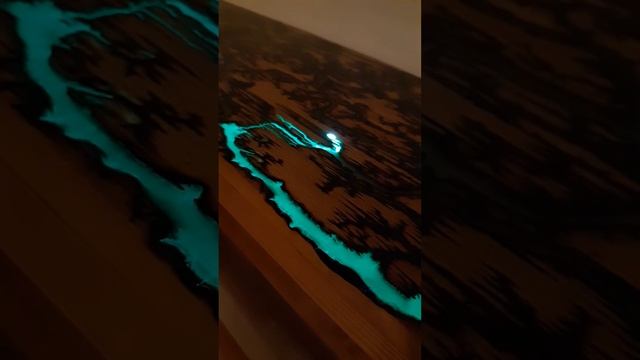 Lightning green glow-in-the-dark window table glow demonstration! смотреть онлайн