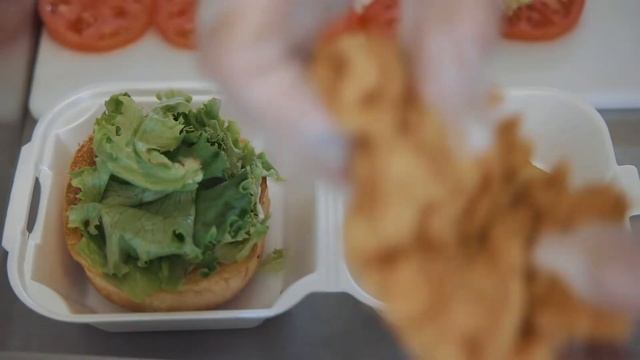 BLT Chicken Sandwich & Apple Pie Shake | July '21 Specials смотреть онлайн