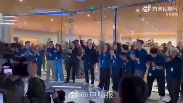 The 2nd largest Apple Store in the world opened in #Shanghai today.Tim Cook was there, of course! смотреть онлайн