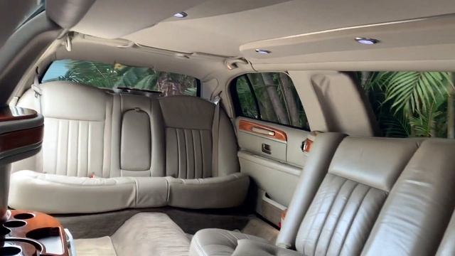 2011 Lincoln Town Car Limousine смотреть онлайн