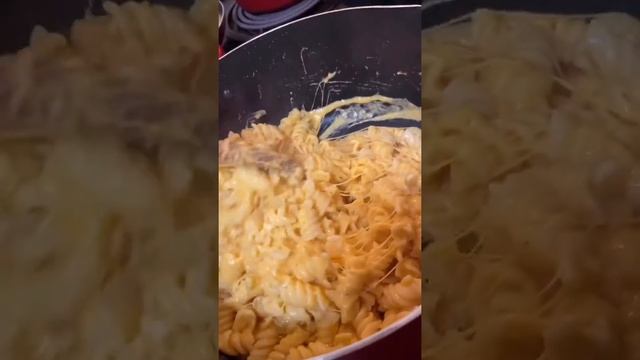 Quick Quarantine Dinner idea - Broccoli Mac and Cheese w/Chicken смотреть онлайн