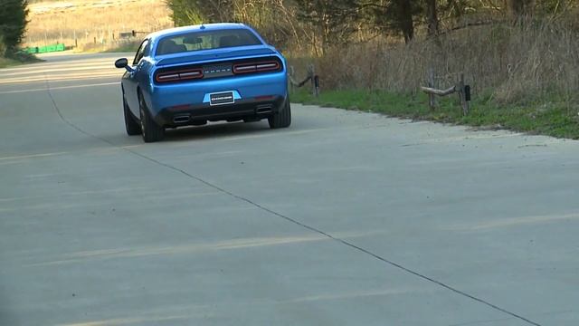 Dodge Challenger SRT Preview - Blue Colour | AutoMotoTV смотреть онлайн