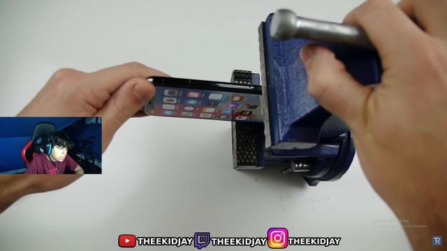 Guy Destroys IPhone X Notch смотреть онлайн