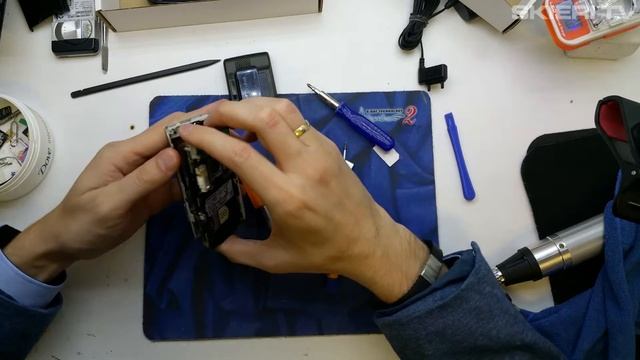 Sony Ericsson K800i - wymiana głośnika - ear speaker repair - disassembly смотреть онлайн
