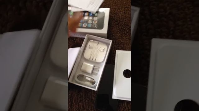 Unboxing iPhone 5S Распоковка 09.20.2013 смотреть онлайн