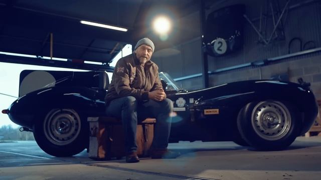 Meet the man who owns a Jaguar D-type and a Spitfire смотреть онлайн