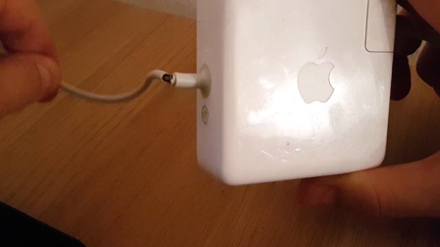 Apple Charger Fail - Morse Codes to Tim Cook смотреть онлайн