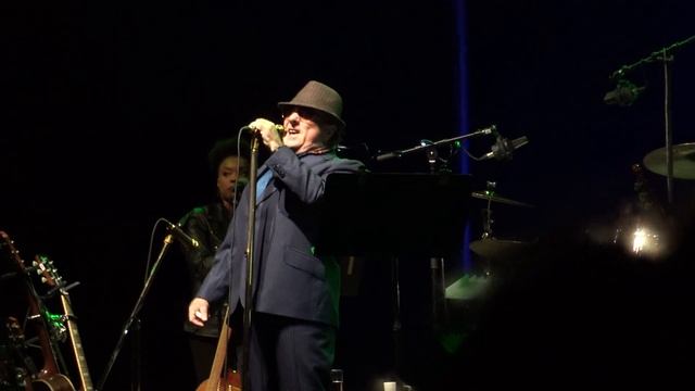 Van Morrison Forest Hills NY 10/9/16 Cleaning Windows [60p] смотреть онлайн