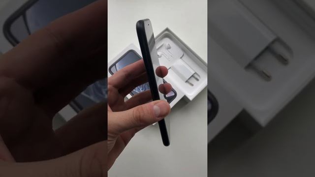 iPhone XR 64Gb Black смотреть онлайн