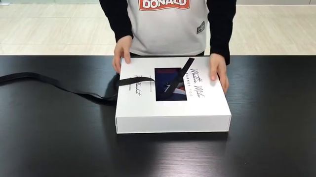 t shirt boxes with windows смотреть онлайн