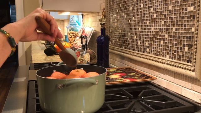 Dinner Party Guru:Thanksgiving - Cinnamon Apples Made with Red Hots смотреть онлайн