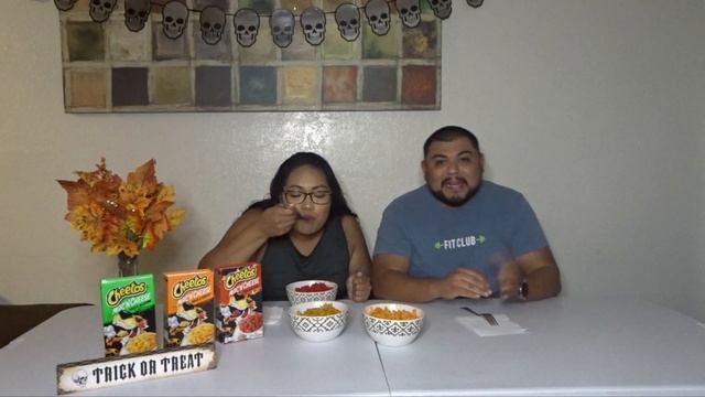 TRYING OUT CHEETOS MAC N CHEESE 🥵 | REVIEW смотреть онлайн