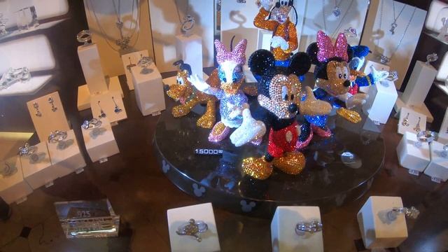 $15k Swarovski Disneyland Limited Edition смотреть онлайн