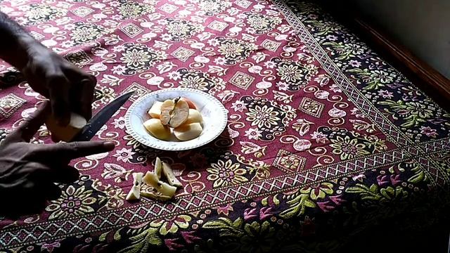 Eat one apple everyday to keep yourself healthy смотреть онлайн