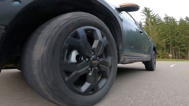 GÜNSTIG vs TEUER | DACIA DUSTER vs Land Rover Defender | Muss ein "Luxus" 4x4 so teuer sein? смотреть онлайн