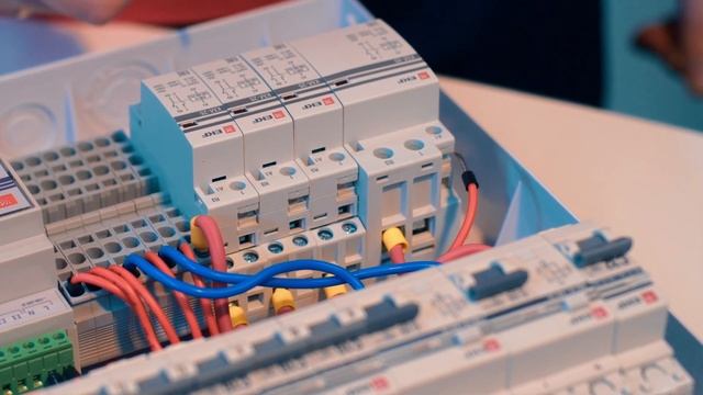 Как управлять электричеством удаленно. Сборка и настройка умного шкафа с ePRO24 смотреть онлайн