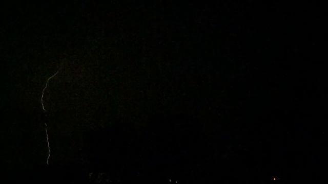 Lightning strike in slow motion- iPhone 11 Pro MAX 240FPS смотреть онлайн