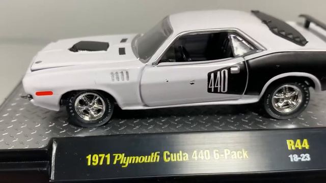 M2 Machines 1/64 Detroit-Muscle Release 44 -1971 Plymouth Cuda 440, 6-Pack Snow White смотреть онлайн