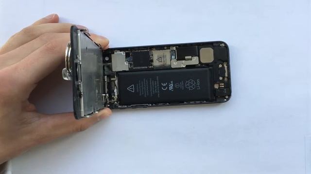 Apple iPhone 5 Black Removing the display смотреть онлайн