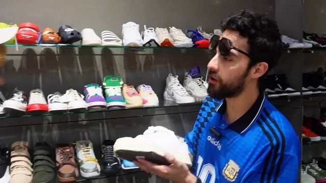 Yoshi el FUTURO DE LA MÚSICA EN MÉXICO comprando Sneakers смотреть онлайн